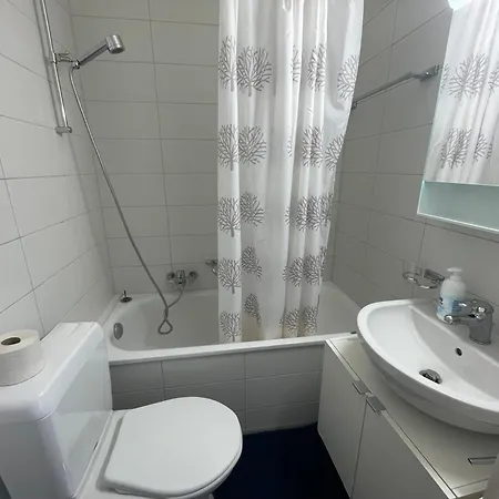 Beautiful 2 Minutes From Train Station Appartement