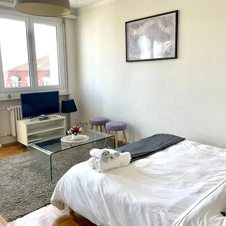 Beautiful 2 Minutes From Train Station Appartement *