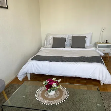 Beautiful 2 Minutes From Train Station Appartement