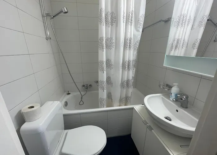 Beautiful 2 Minutes From Train Station Appartement