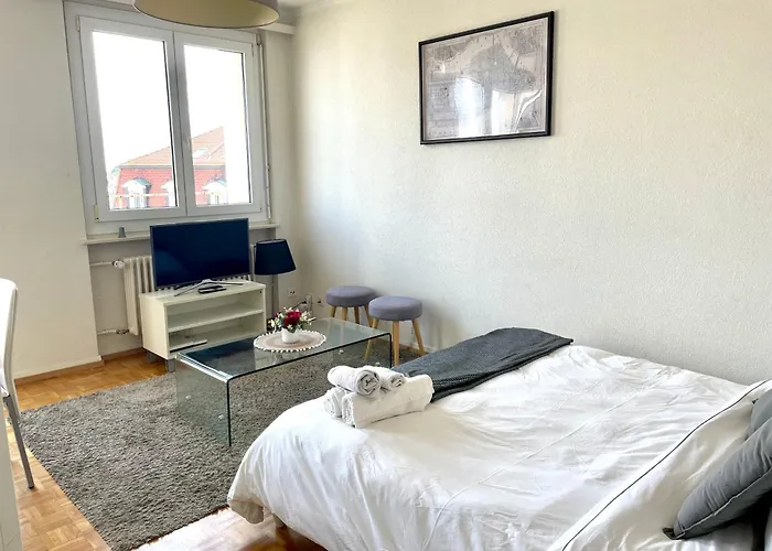 Beautiful 2 Minutes From Train Station Appartement *